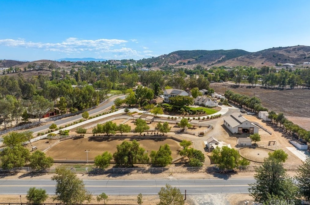 20585 Avenida Castilla, Murrieta CA  92562-9239 exterior