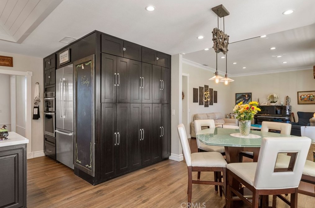 20585 Avenida Castilla, Murrieta CA  92562-9239 exterior