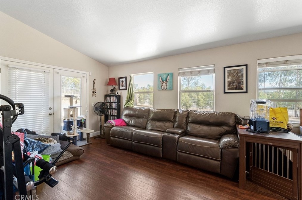 20585 Avenida Castilla, Murrieta CA  92562-9239 exterior