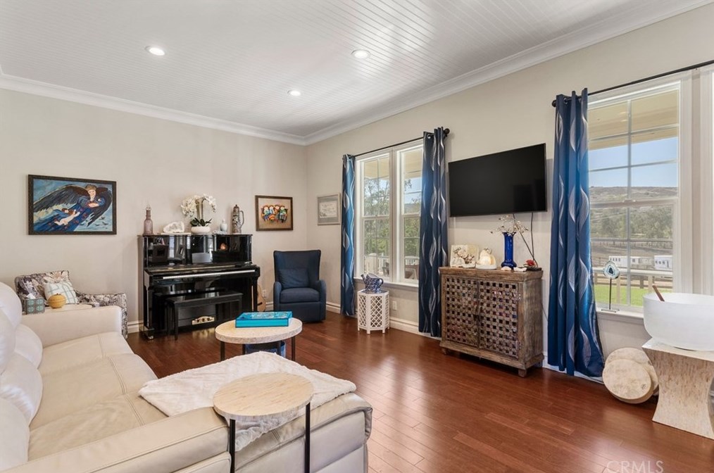 20585 Avenida Castilla, Murrieta CA  92562-9239 exterior