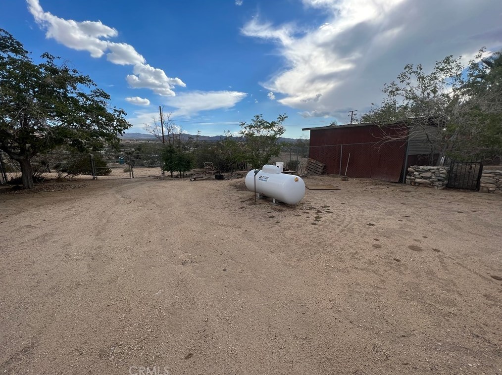 59095 Williams Ln, Yucca Valley, CA 92284-5676