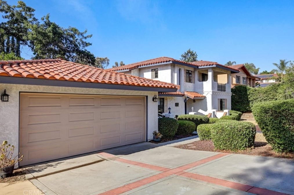 2722 Crownpoint Pl, Escondido, CA 92027-4543