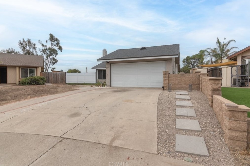 8201 Blossom Hill Ct, Lemon Grove, CA 91945