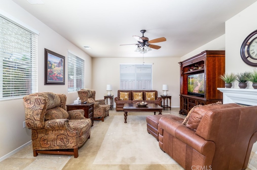 135 Mccarron Way, Hemet, CA 92545-9367