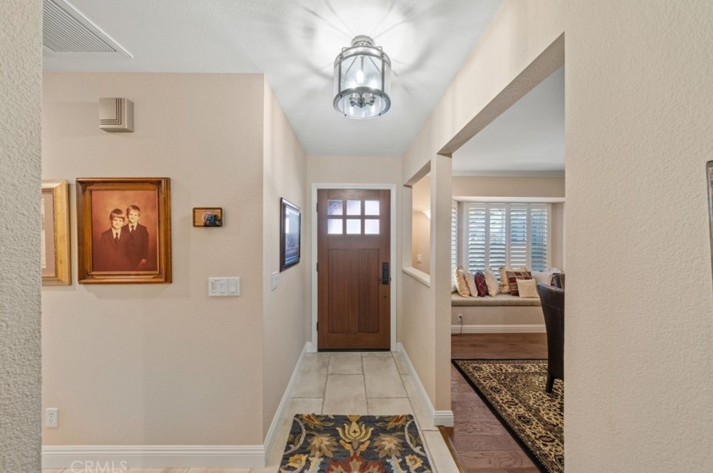 1068 Crescent Bend Pl, Fallbrook, CA 92028-3670