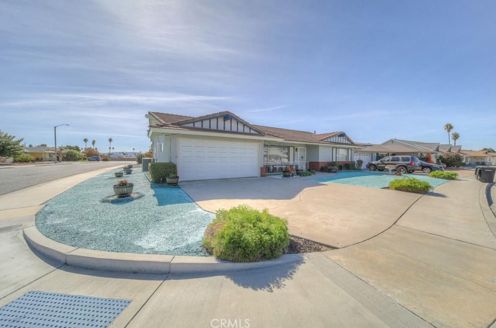 1501 Sandlewood Dr, Hemet, CA 92543-5601