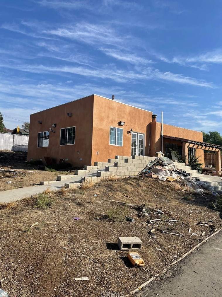 8035 Santa Rita St, Corona, CA 92881