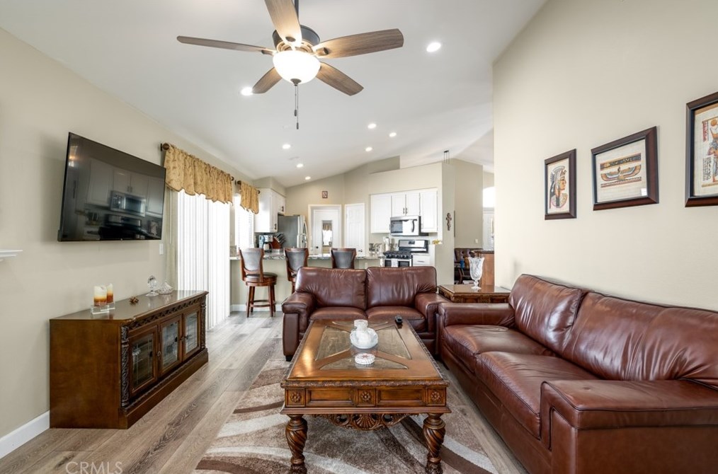 23898 Via Pamilla, Murrieta CA  92562-3587 exterior