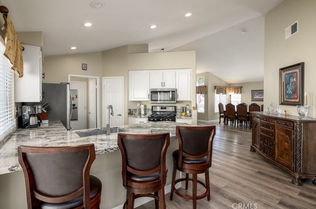 23898 Via Pamilla, Murrieta CA  92562-3587 exterior