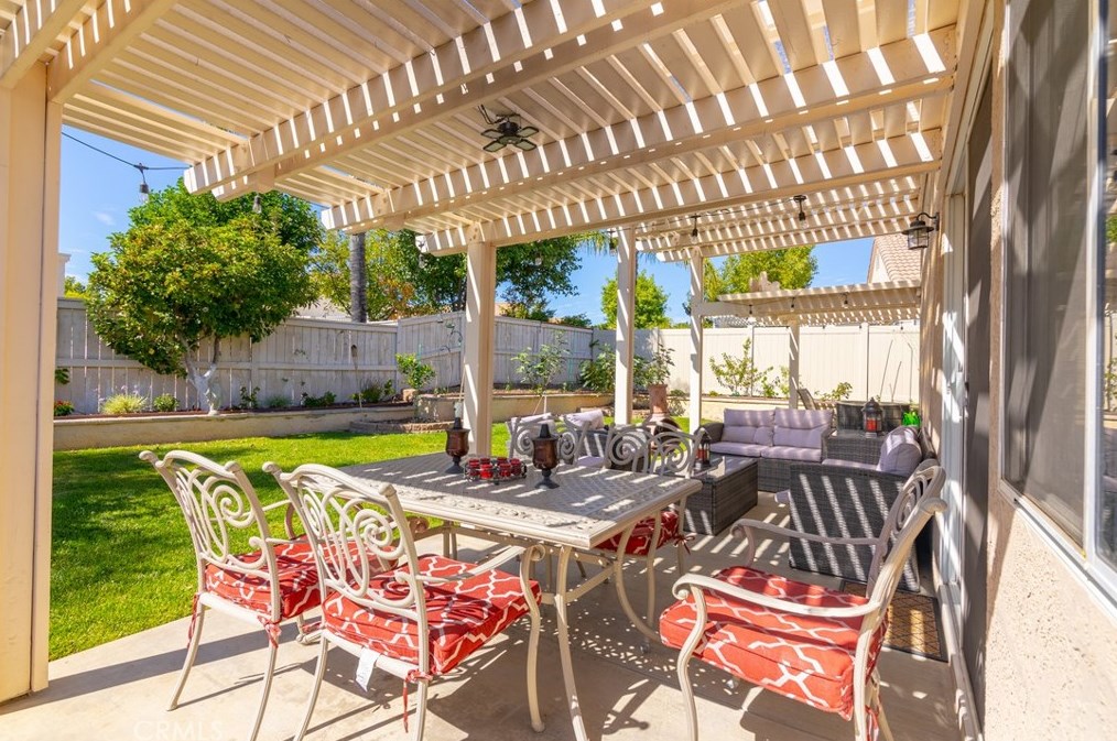 23898 Via Pamilla, Murrieta CA  92562-3587 exterior