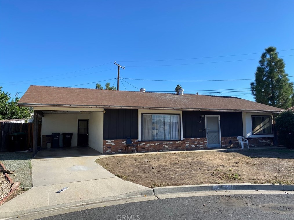 541 Snead Dr, Hemet, CA 92543-8037