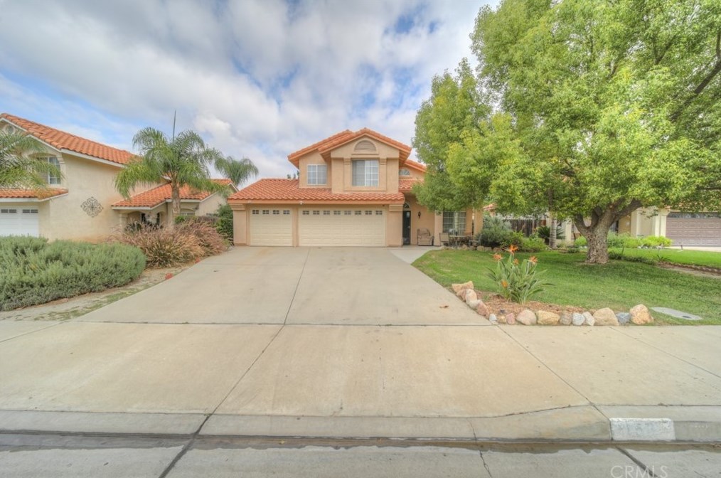 1150 Navarre Dr, Hemet, CA 92543-1764