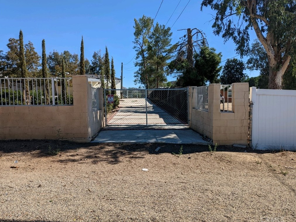 25760 Juniper Flats Rd, Homeland, CA 92548-9325