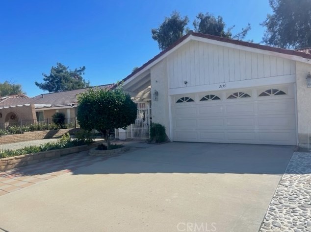 2155 Silver Oak Way, Hemet, CA 92545-8125