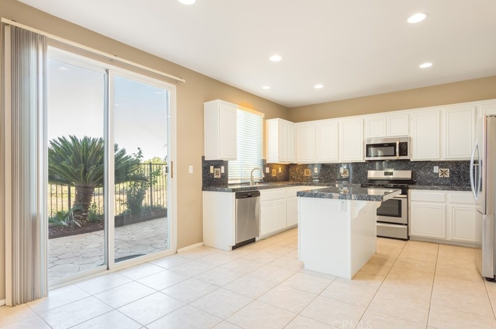 32358 Gardenvail Dr, Temecula CA  92592-1863 exterior