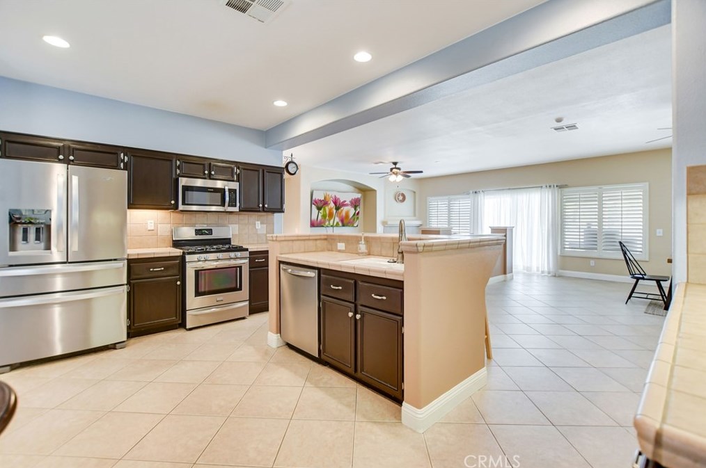 1154 Calderon Ct, Banning CA  92220-6123 exterior