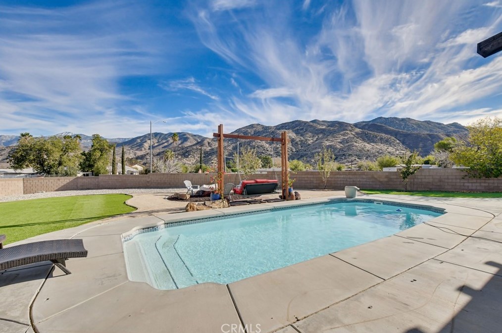 1154 Calderon Ct, Banning CA  92220-6123 exterior