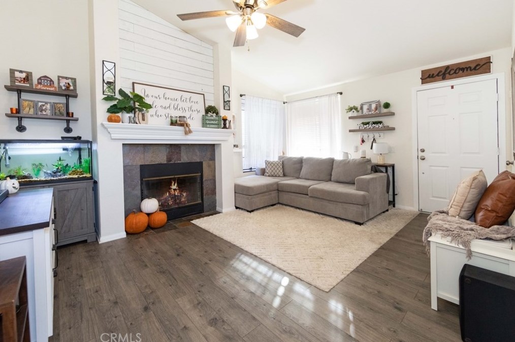 37758 Cresta Del Reyo, Murrieta CA  92563-6708 exterior