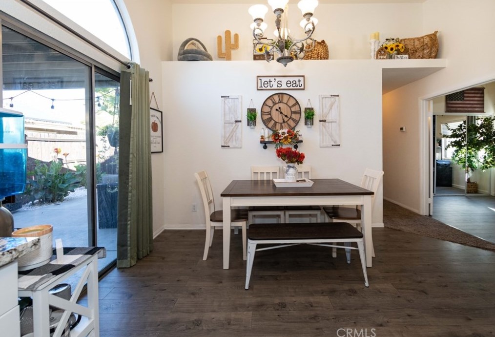 37758 Cresta Del Reyo, Murrieta CA  92563-6708 exterior