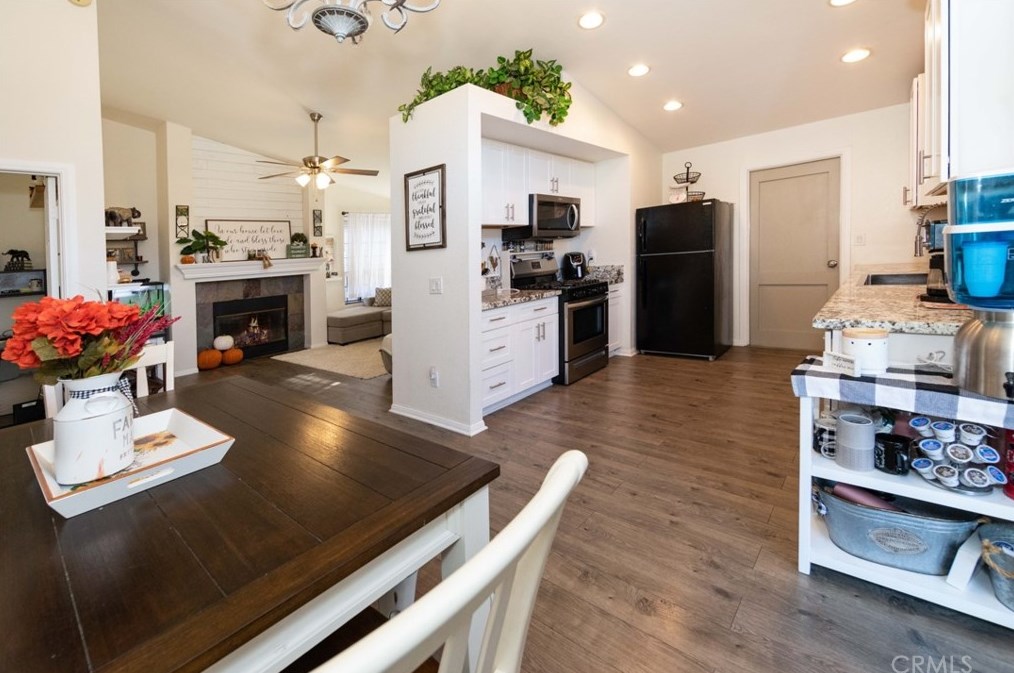 37758 Cresta Del Reyo, Murrieta CA  92563-6708 exterior