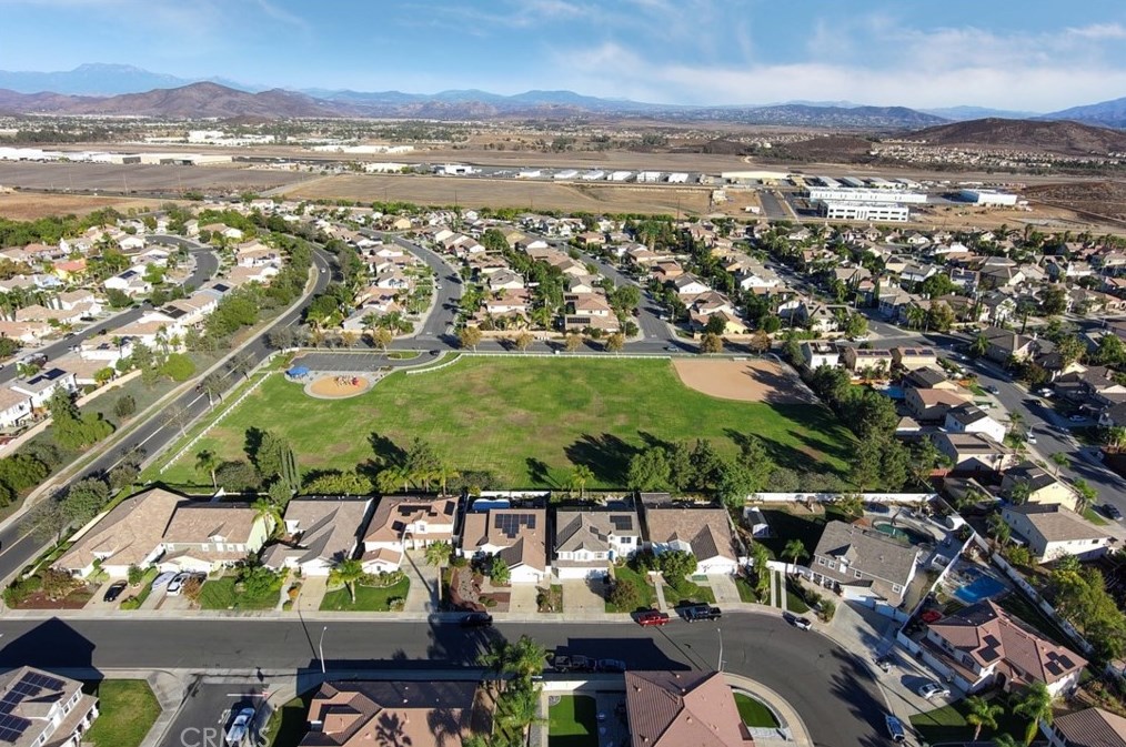 37758 Cresta Del Reyo, Murrieta CA  92563-6708 exterior