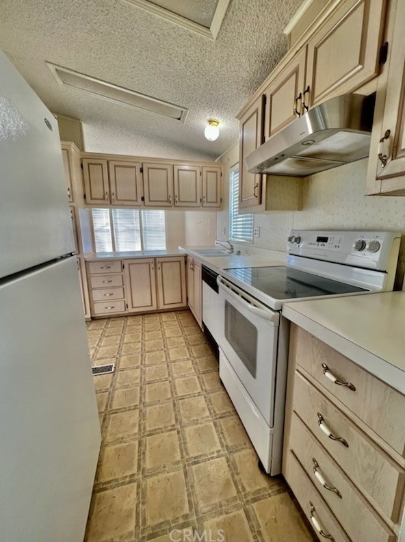 790 Santa Clara Cir, Hemet, CA 92543-6974