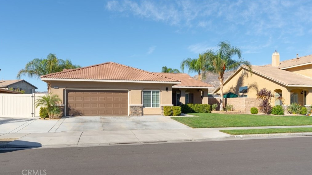 1303 Riverstone Ct, Hemet, CA 92545-2162