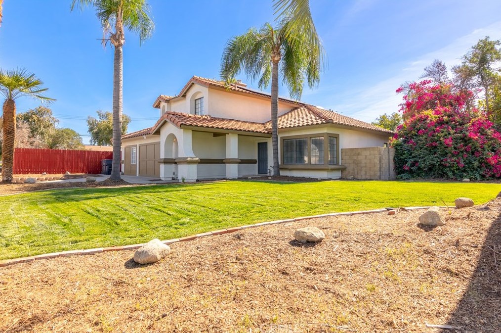 12 E Pioneer Ave, Redlands, CA 92374