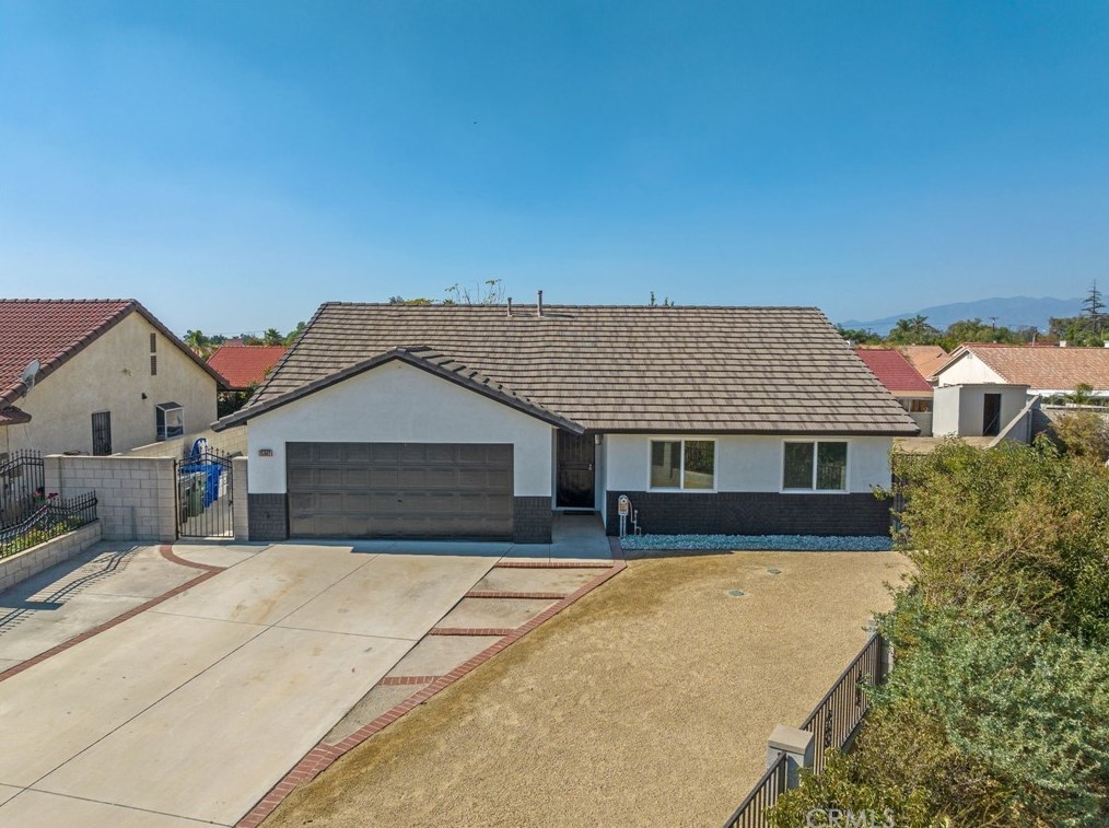 15062 Fontlee Ln, Fontana, CA 92335-2565