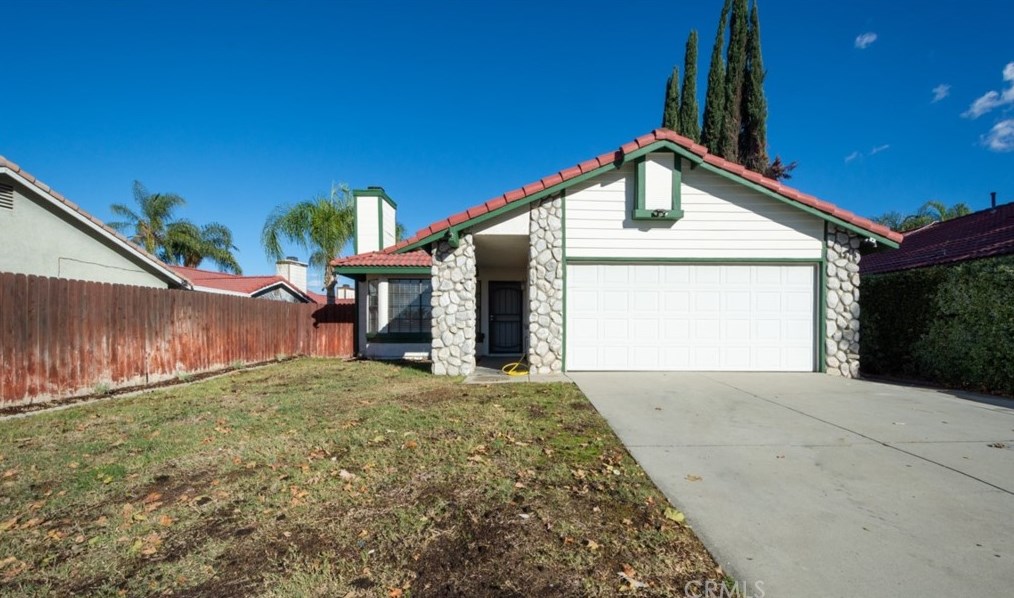 476 Melbourne Ct, Hemet, CA 92545-2345