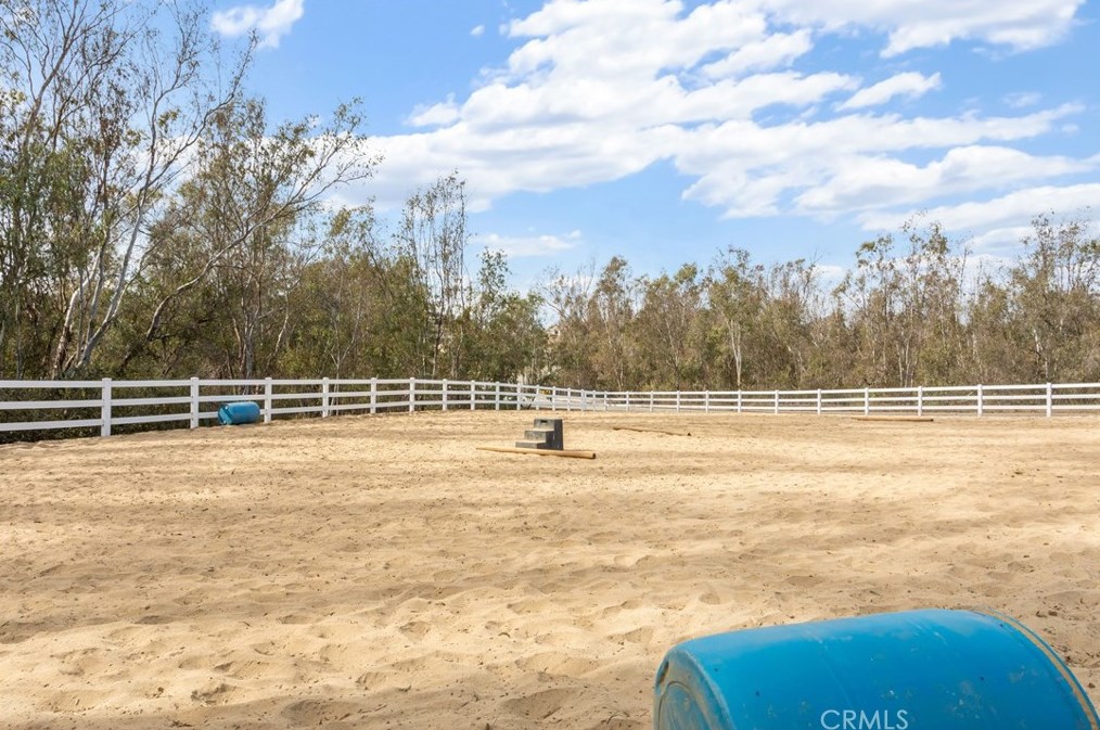 4675 Highland Oaks St, Fallbrook CA  92028-8096 exterior