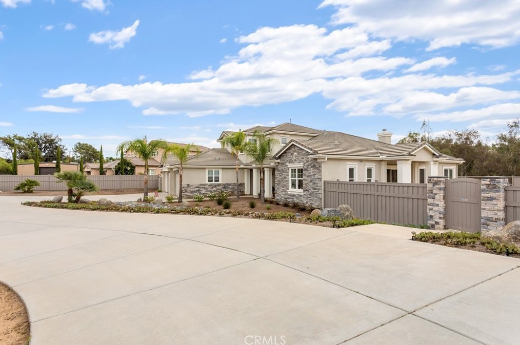 4675 Highland Oaks St, Fallbrook CA  92028-8096 exterior