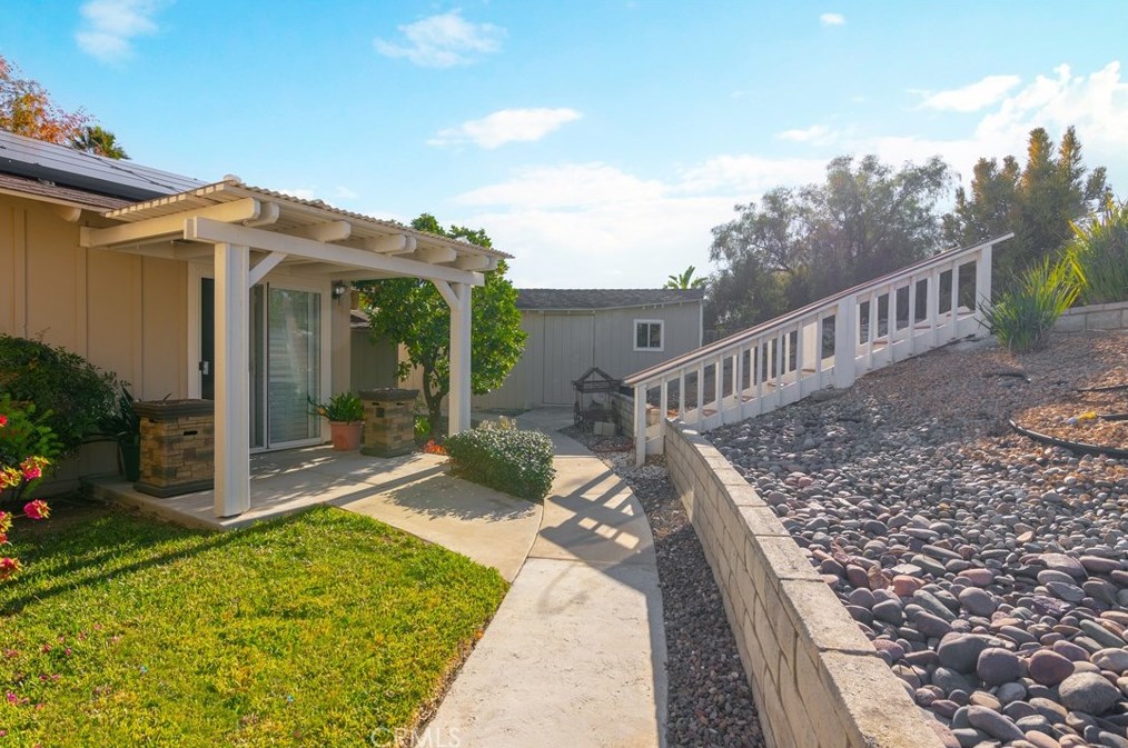 929 Pepper Tree Ln, Fallbrook CA  92028-4245 exterior