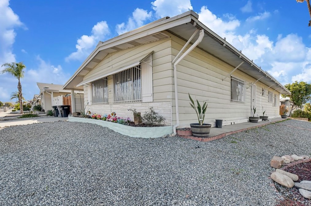 901 Lyon Ave, Hemet, CA 92543-6871