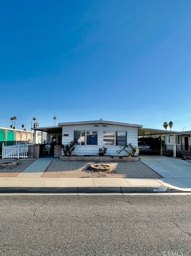 1575 Johnston Ave, Hemet, CA 92543-6845