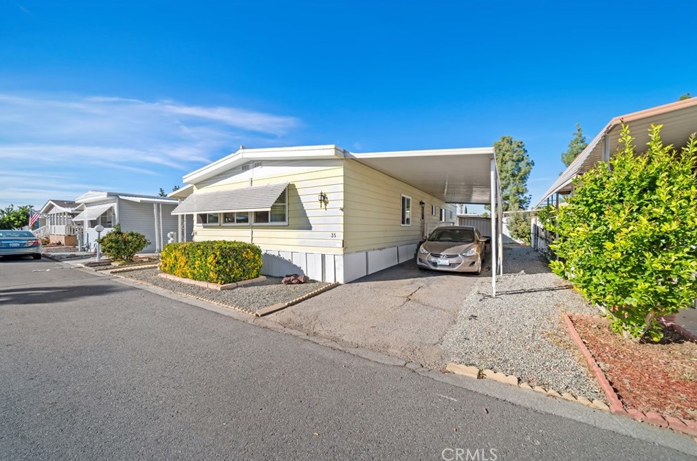 725 W Thornton Ave #35, Hemet, CA 92543