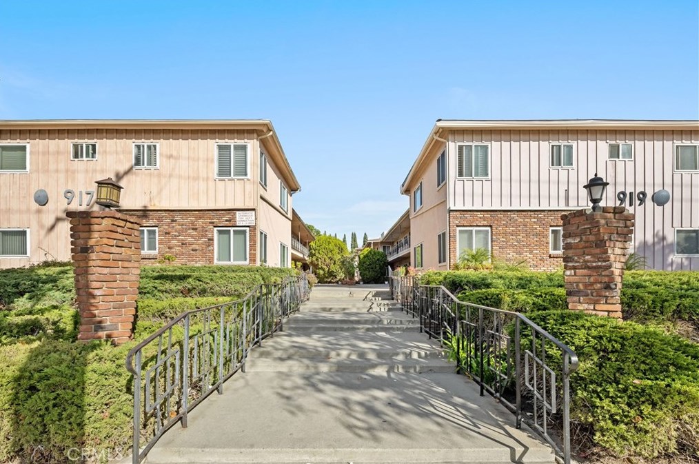 919 E La Palma Dr #10, Inglewood, CA 90301