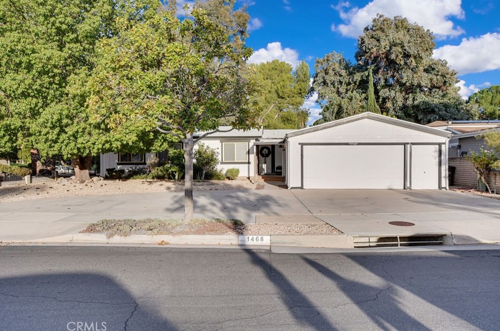 1468 Willow Leaf Dr, Hemet, CA 92545-8154