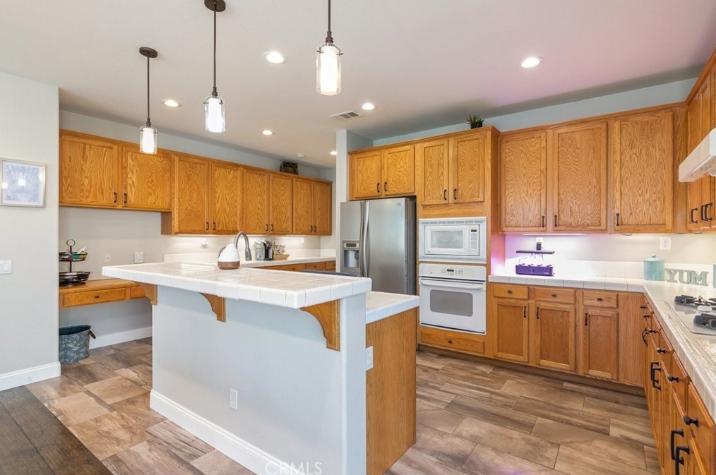 21150 Macarthur Dr, Lakeview CA  92567-9345 exterior