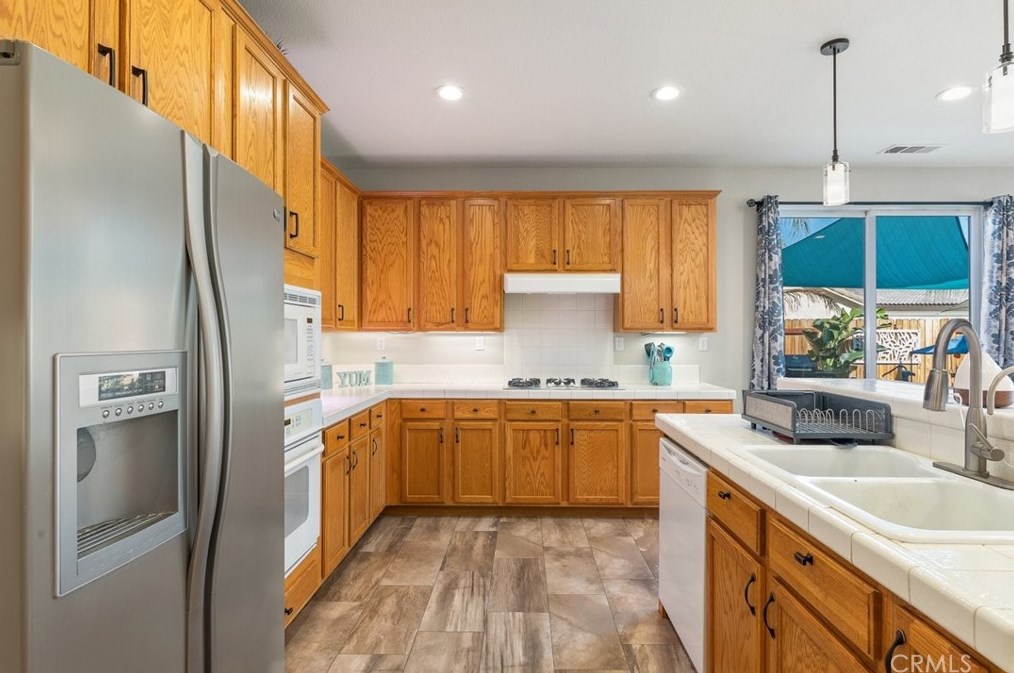 21150 Macarthur Dr, Lakeview CA  92567-9345 exterior