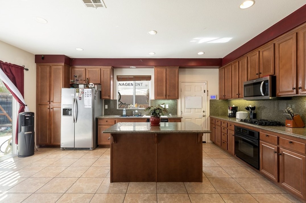 35622 Denver Cir, Winchester CA  92596-8568 exterior