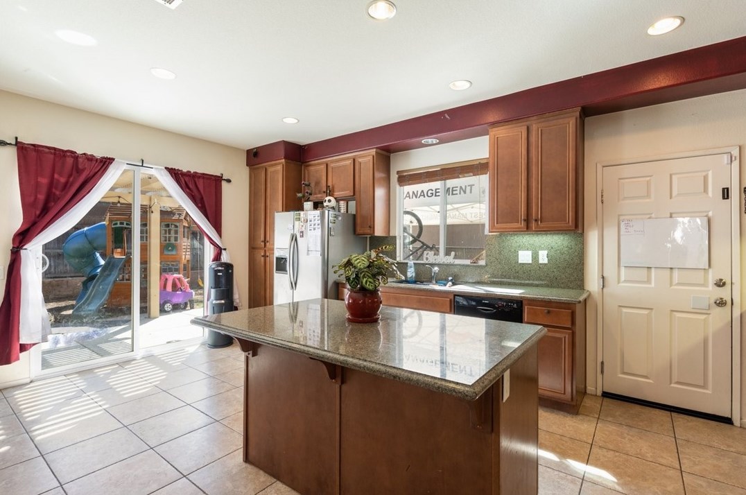 35622 Denver Cir, Winchester CA  92596-8568 exterior