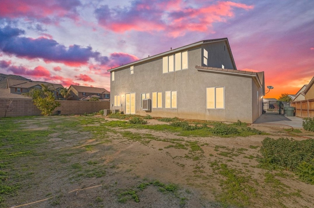 629 Peregrine Ln, San Jacinto, CA 92582
