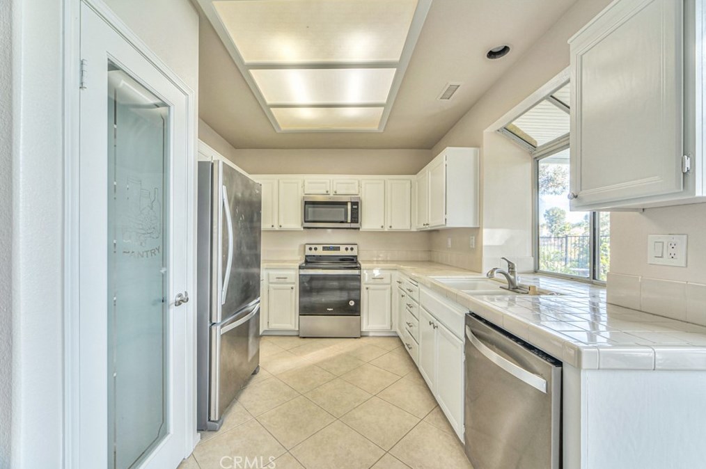 24201 Via Prima Vera, Murrieta CA  92562-3509 exterior