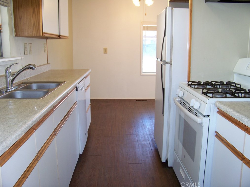873 San Ignacio Dr, Hemet, CA 92543-6915
