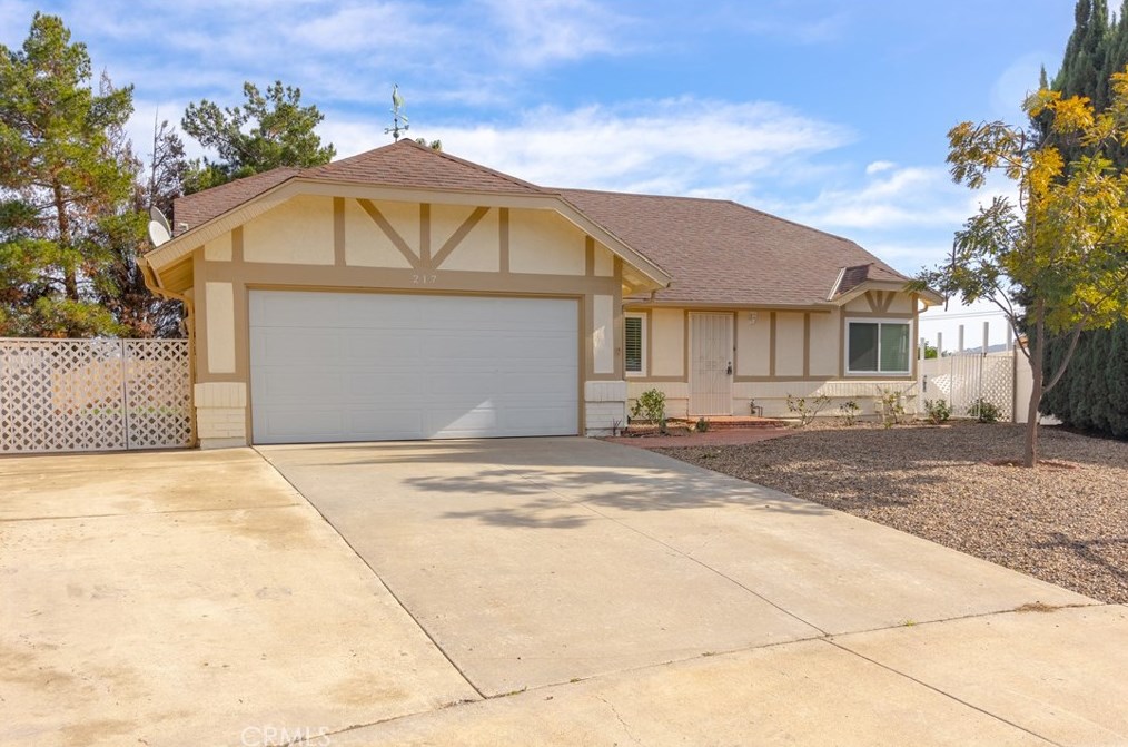 217 Southshore Dr, Lake Elsinore, CA 92530