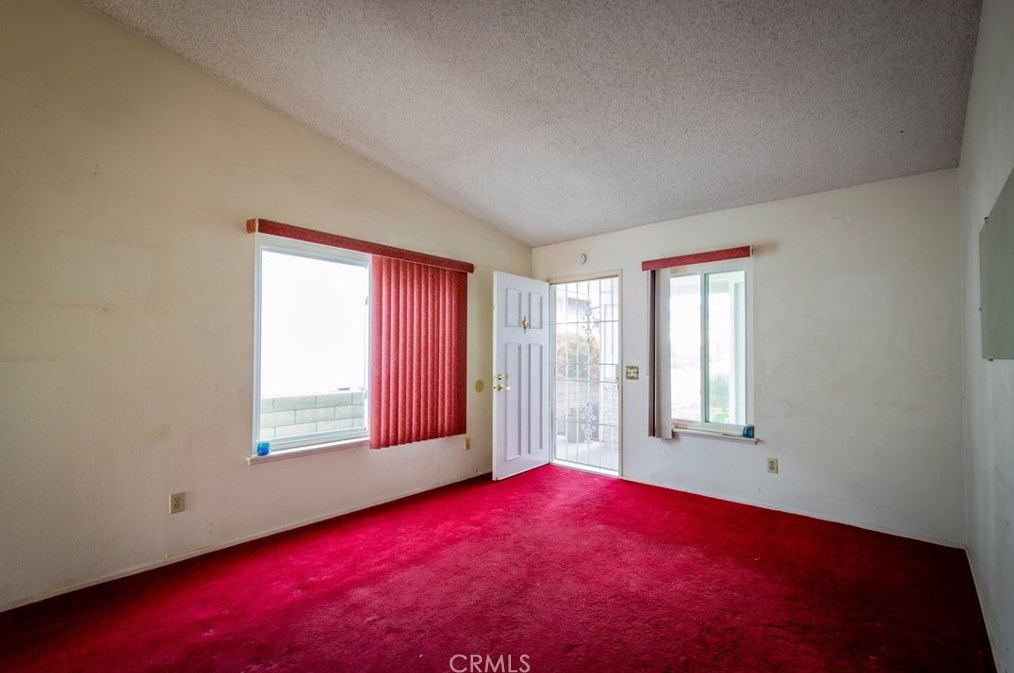 12209 Hythe St, Moreno Valley, CA 92557-6984