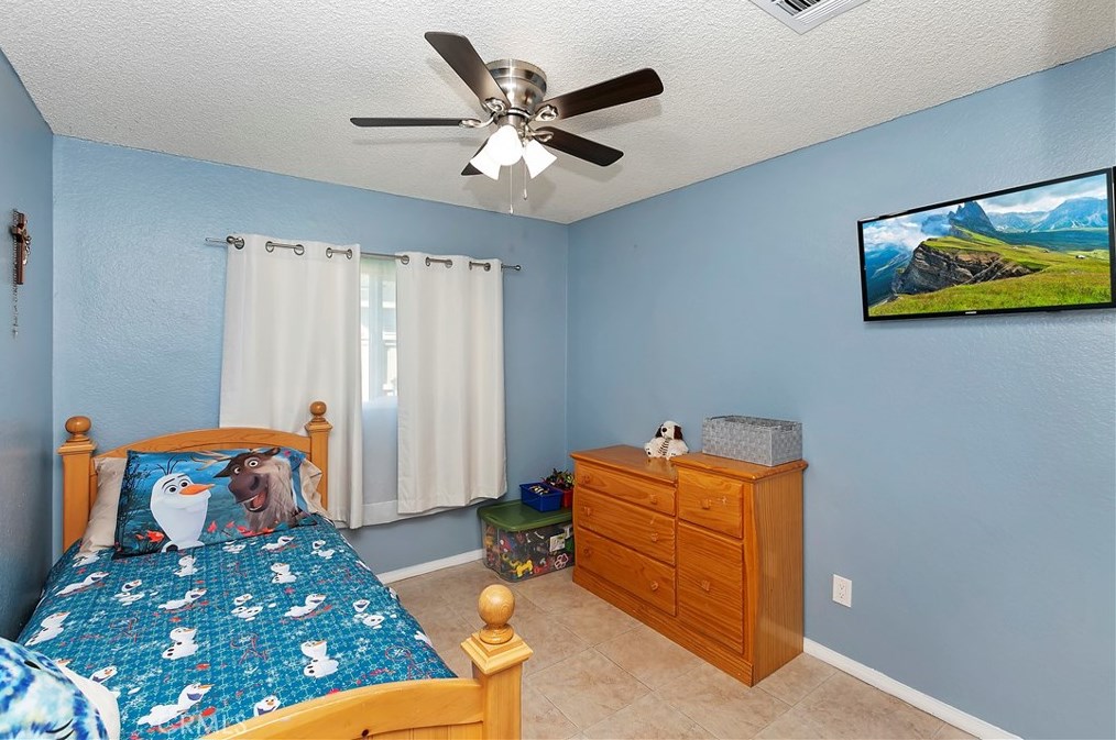 25213 Sugar Hill Rd, Moreno Valley CA  92553-6523 exterior