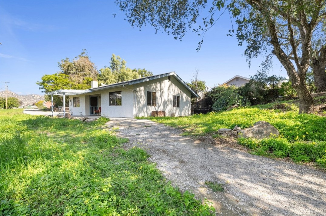 2001 Rainbow Valley Blvd, Fallbrook, CA 92028