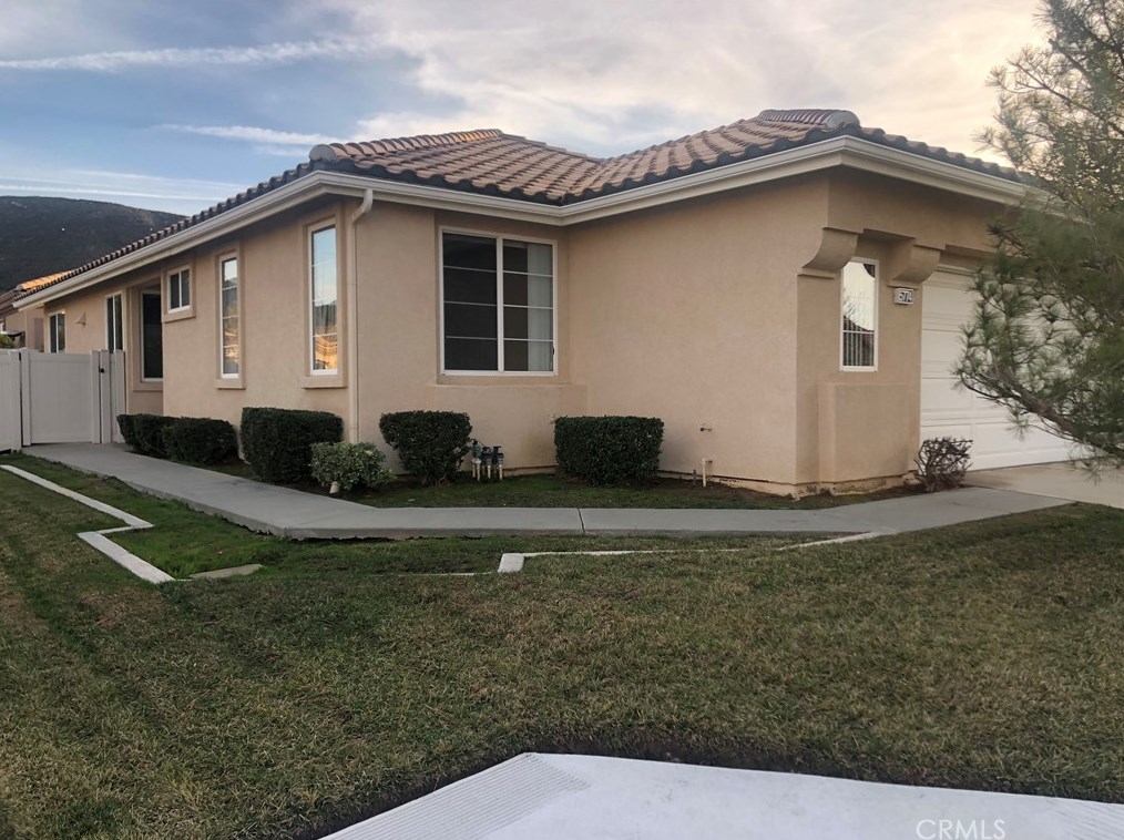 5774 Myrtle Beach Dr, Banning, CA 92220-6628
